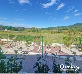 
                                                                                        Vente
                                                                                         Maison 8 pièces