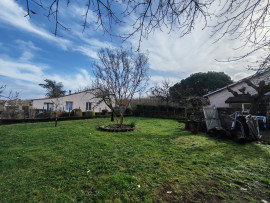 
                                                                                        Vente
                                                                                         Maison 8 pièces