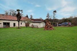 
                                                                                        Vente
                                                                                         Maison 8 pièces