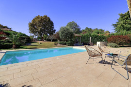 
                                                                                        Vente
                                                                                         Maison 8 pièces
