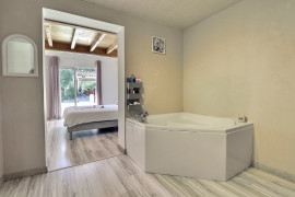 
                                                                                        Vente
                                                                                         Maison 8 pièces