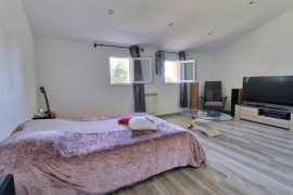 
                                                                                        Vente
                                                                                         Maison 8 pièces