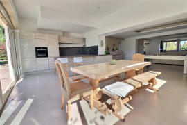 
                                                                                        Vente
                                                                                         Maison 8 pièces