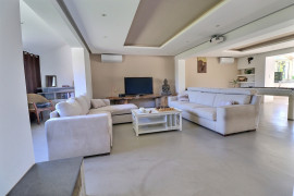 
                                                                                        Vente
                                                                                         Maison 8 pièces