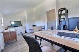
                                                                                        Vente
                                                                                         Maison 8 pièces