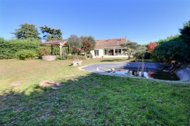 
                                                                                        Vente
                                                                                         Maison 8 pièces