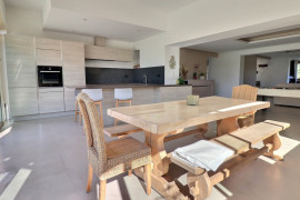 
                                                                                        Vente
                                                                                         Maison 8 pièces