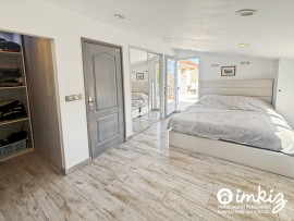 
                                                                                        Vente
                                                                                         Maison 8 pièces