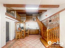 
                                                                                        Vente
                                                                                         Maison 8 pièces avec piscine et entrepôt