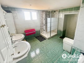 
                                                                                        Vente
                                                                                         Maison 8 pièces avec piscine et entrepôt