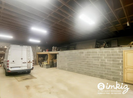 
                                                                                        Vente
                                                                                         Maison 8 pièces avec piscine et entrepôt