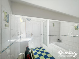 
                                                                                        Vente
                                                                                         Maison 8 pièces avec piscine et entrepôt