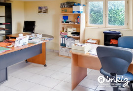 
                                                                                        Vente
                                                                                         Maison 8 pièces avec piscine et entrepôt