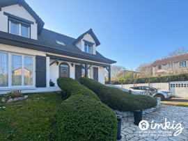 
                                                                                        Vente
                                                                                         Maison 9 pièces