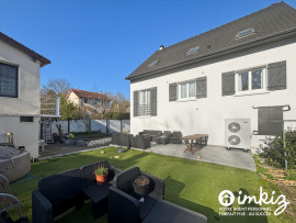 
                                                                                        Vente
                                                                                         Maison 9 pièces