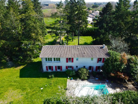
                                                                                        Vente
                                                                                         Maison 9 pièces