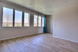 
                                                                                        Vente
                                                                                         Maison 9 pièces