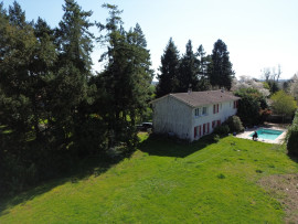 
                                                                                        Vente
                                                                                         Maison 9 pièces