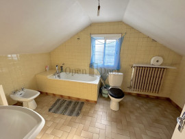 
                                                                                        Location
                                                                                         Maison à usage commercial
