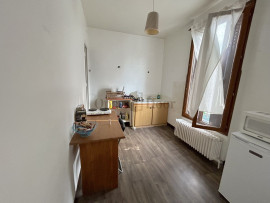 
                                                                                        Location
                                                                                         Maison à usage commercial