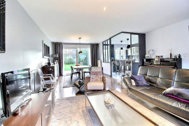 
                                                                                        Location
                                                                                         Maison à Vendre 100m2