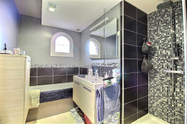 
                                                                                        Location
                                                                                         Maison à Vendre 100m2