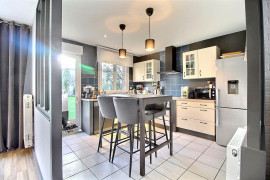 
                                                                                        Location
                                                                                         Maison à Vendre 100m2