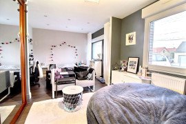 
                                                                                        Location
                                                                                         Maison à Vendre 100m2