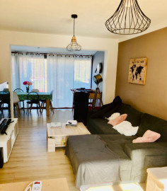 Vente
Maison avec beau jardin et garage
