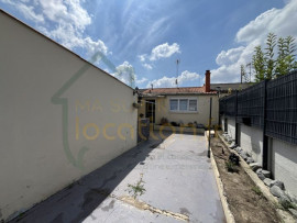Location
Maison avec cour et garage