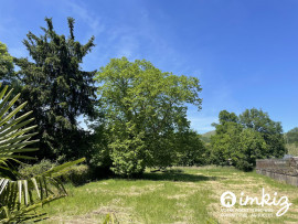 
                                                                                        Vente
                                                                                         Maison avec jardins et dépendance
