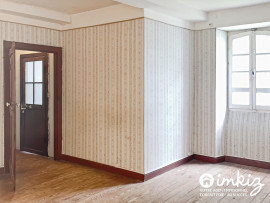 
                                                                                        Vente
                                                                                         Maison avec jardins et grande dépendance