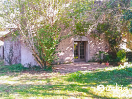 
                                                                                        Vente
                                                                                         Maison avec jardins et grande dépendance