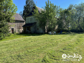 
                                                                                        Vente
                                                                                         Maison avec jardins et grande dépendance
