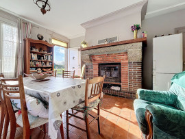 
                                                                                        Vente
                                                                                         Maison avec potentiel d'agrandissement et grand terrain à 10