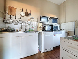 
                                                                                        Vente
                                                                                         Maison avec potentiel d'agrandissement et grand terrain à 10