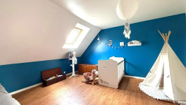 
                                                                                        Vente
                                                                                         Maison avec sous-sol total 6 pièces 143m²