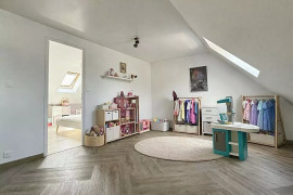 
                                                                                        Vente
                                                                                         Maison avec sous-sol total 6 pièces 143m²