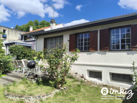 
                                                                                        Vente
                                                                                         Maison bifamiliale à Saint-Denis