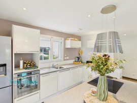 
                                                                                        Vente
                                                                                         Maison contemporaine 4 pièces · 98 m² · Jardin avec piscine