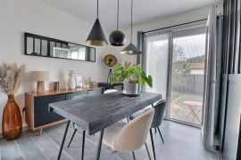 
                                                                                        Vente
                                                                                         Maison contemporaine avec piscine.
