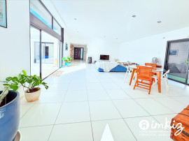 
                                                                                        Vente
                                                                                         Maison contemporaine avec piscine et jardin