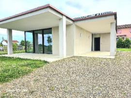 Vente
Maison contemporaine avec toiture végétalisée.