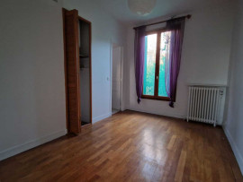 
                                                                                        Vente
                                                                                         Maison d’habitation avec jardin, box, et ssol