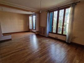 
                                                                                        Vente
                                                                                         Maison d’habitation avec jardin, box, et ssol
