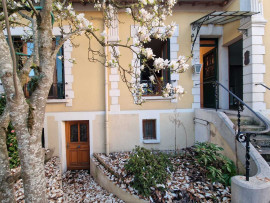 
                                                                                        Vente
                                                                                         Maison d’habitation avec jardin, box, et ssol