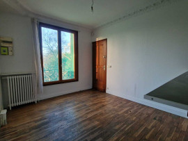 
                                                                                        Vente
                                                                                         Maison d’habitation avec jardin, box, et ssol