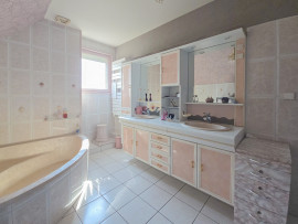 
                                                                                        Vente
                                                                                         Maison d'architecte 220 m2 à Bessay-sur-Allier