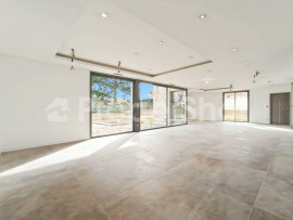 Vente
Maison d'architecte de 206m² - piscine et brasero