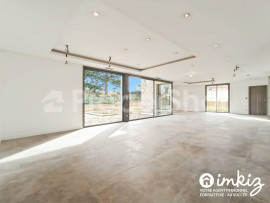 Vente
Maison d'architecte de 206m² - piscine et brasero